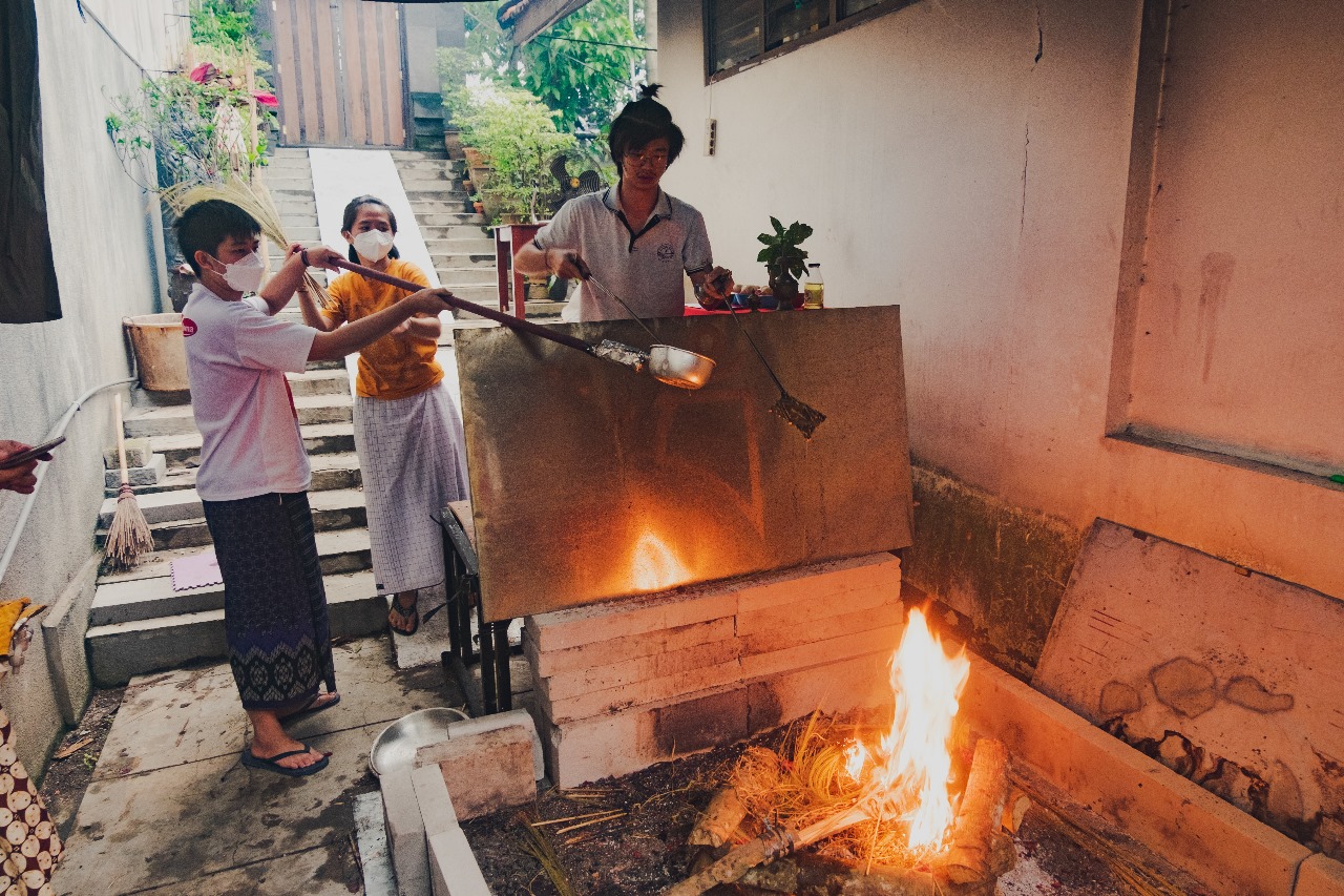 Puja Api di Kadam Choeling Bandung